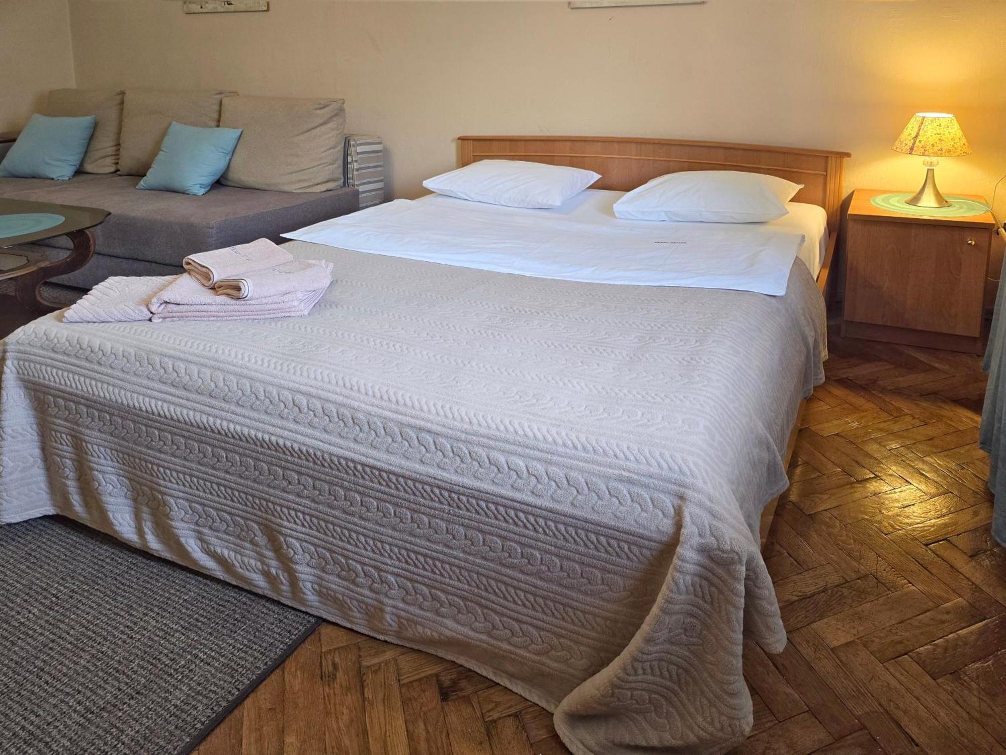 Home Hotel Apartments On Lva Tolstogo キエフ エクステリア 写真
