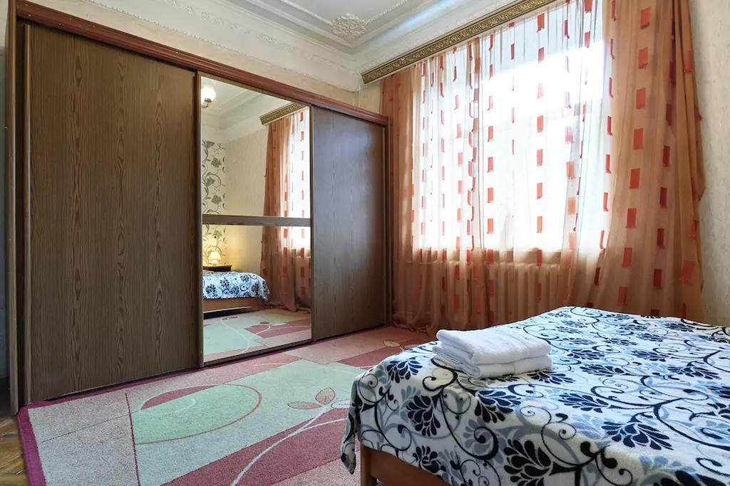 Home Hotel Apartments On Lva Tolstogo キエフ エクステリア 写真