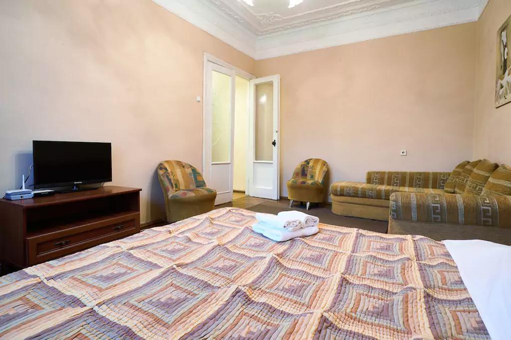 Home Hotel Apartments On Lva Tolstogo キエフ エクステリア 写真